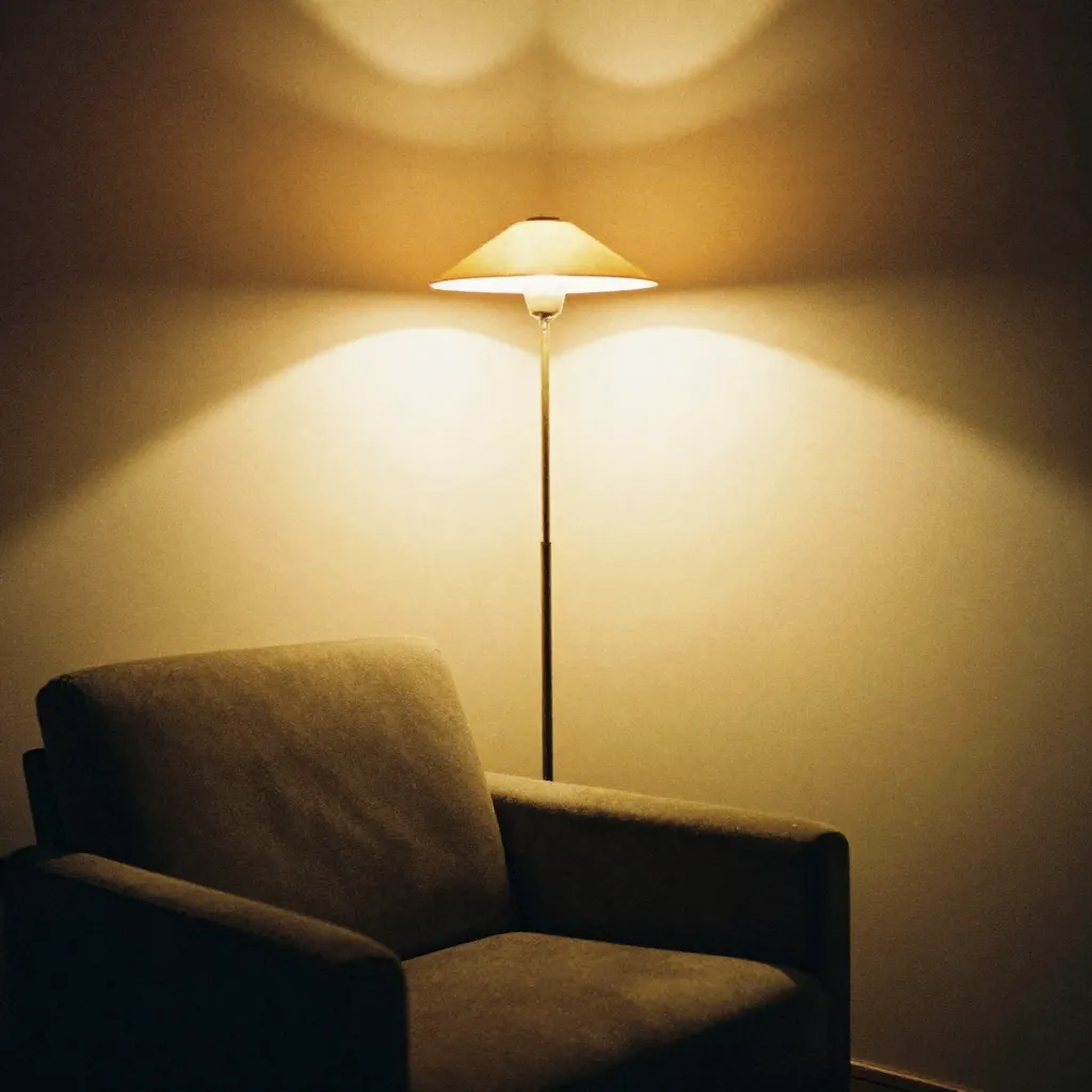 Slim uplight floor lamp for ambient lighting